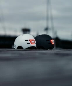 Hecto+ Vision M. Indbygget Lys Sort - Cykelhjelm 9 Hecto+ Vision M. Indbygget Lys Sort - Cykelhjelm -Deals Cykelhjelm til landevej Store hecto vision m indbygget lys sort cykelhjelm 2